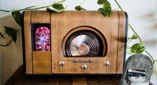 This gaming pc inside an old radio is really cool