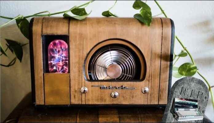 This gaming pc inside an old radio is really cool