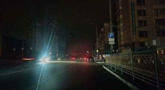 Ukraine is plunged into darkness There are only vehicle lights