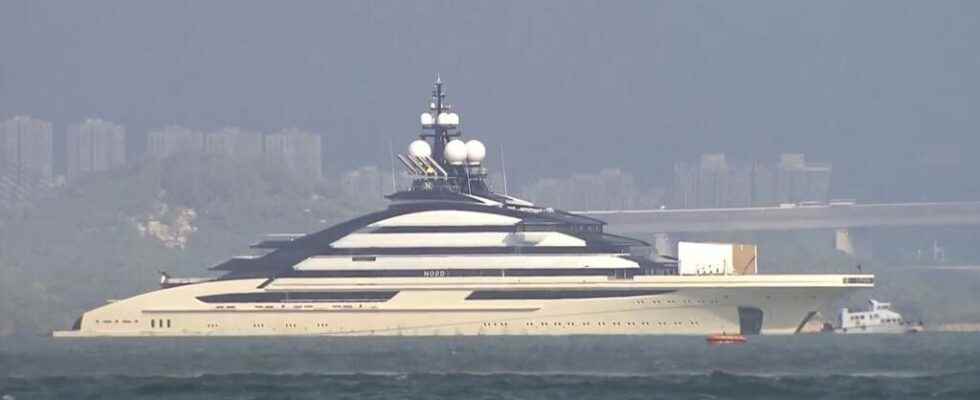 controversy surrounding the arrival of a Russian billionaires yacht in