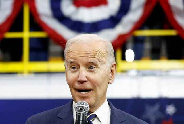 2022-11-29T221648Z_1689881012_RC2PVX9FUY4M_RTRMADP_3_USA-BIDEN-APPROVAL