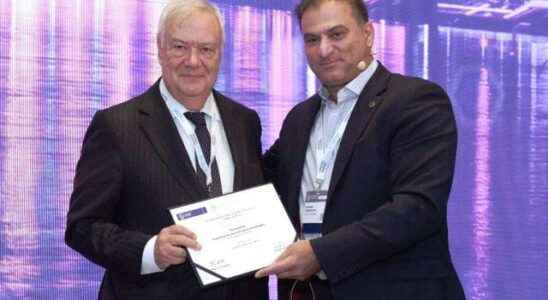 Another international award for the Turkish neurosurgeon