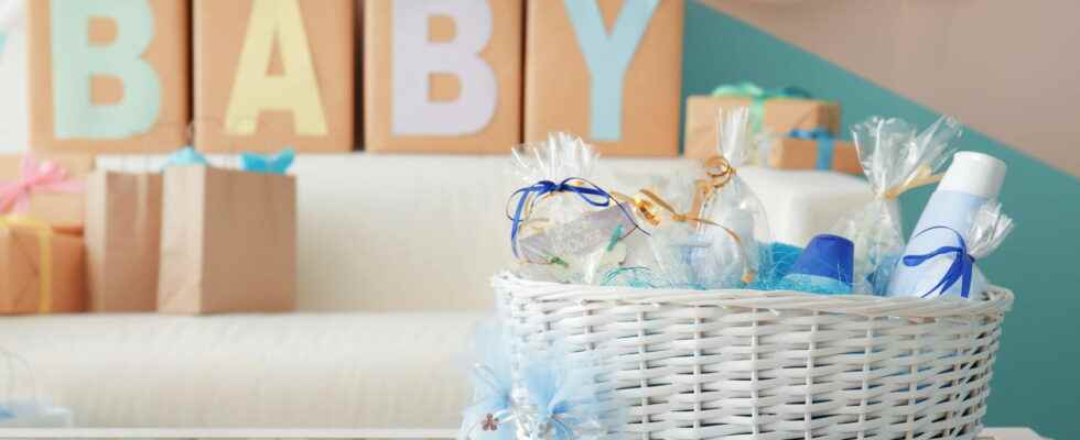 Birth gifts the best ideas to welcome baby