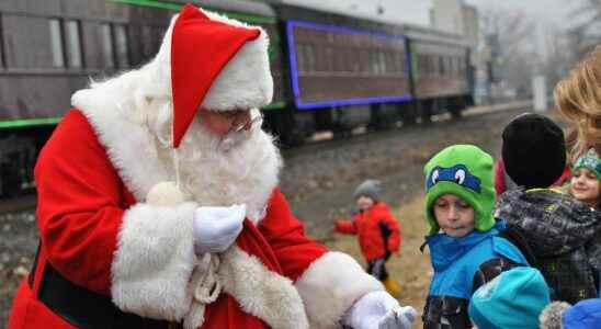 CP Holiday Train rolling back to Chatham