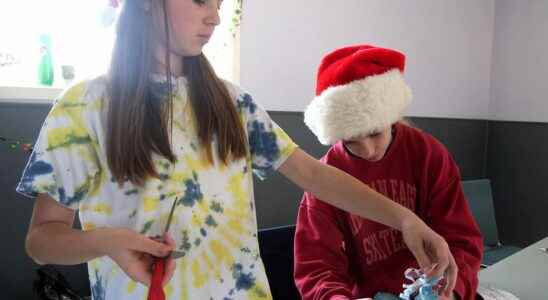 Children shop for free Christmas presents