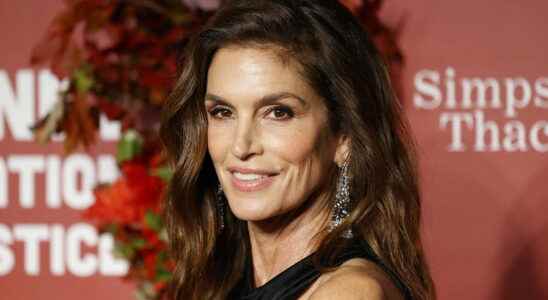 Cindy Crawford doesnt want to look like a 25 year old woman