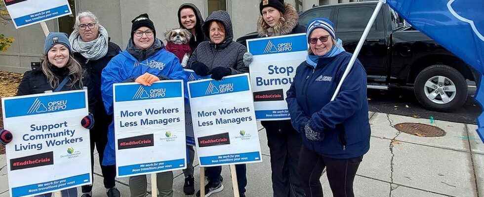 Community Living Wallaceburg workers rally to highlight issues in workplace