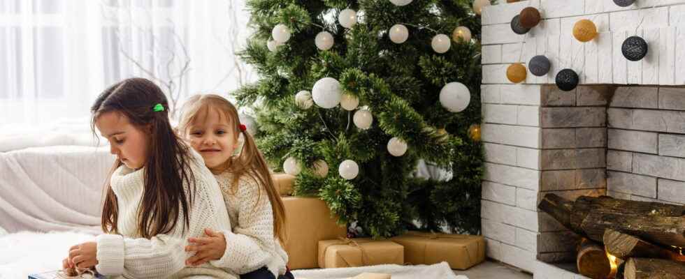 How to make pretty Christmas gift packages for children