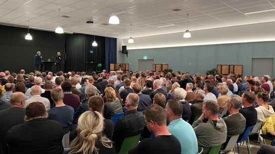 Hundreds of farmers talk about the future in Vijfheerenlanden That