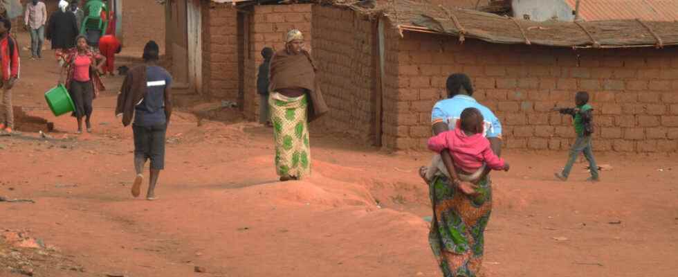 In Malawi overcrowded refugee camps following the influx of Congolese