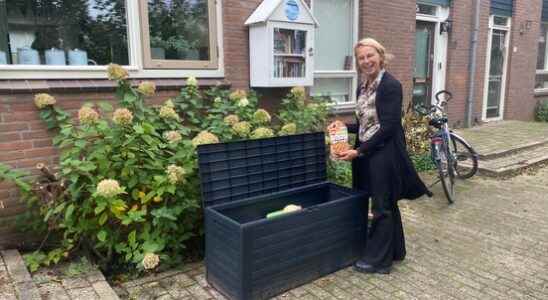 Janneke from Houten has a food bank in front of