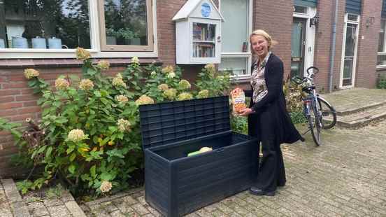 Janneke from Houten has a food bank in front of