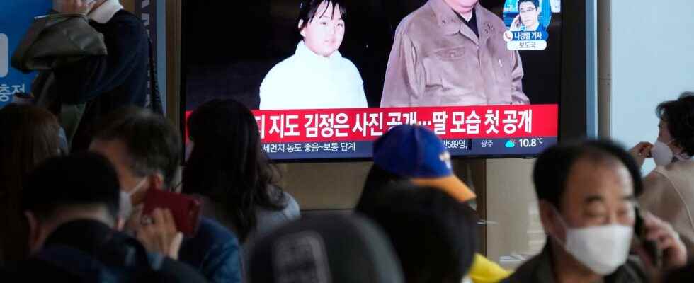 Kim Jong Un showed off daughter at robot test