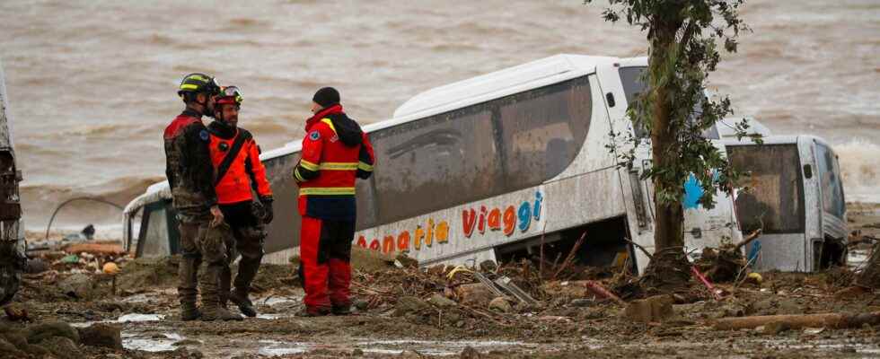 Major damage after landslides in southern Italy