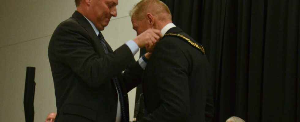 Mayor and councilors make declarations of office at inaugural Stratford