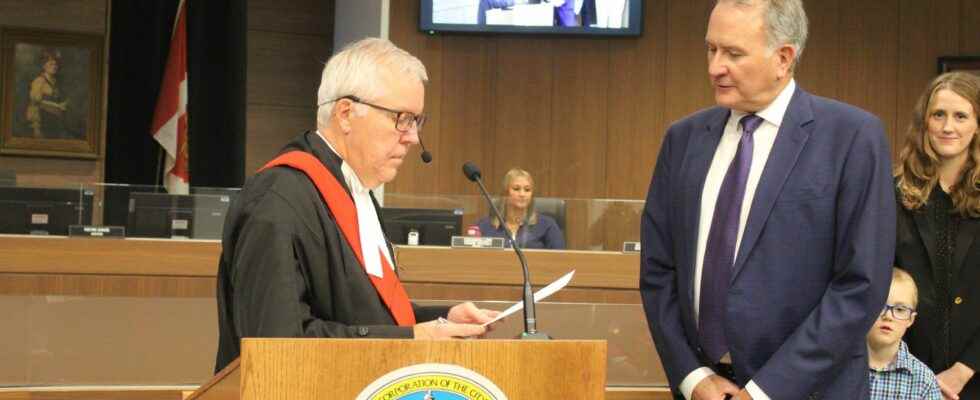 New city council officially sworn in at inaugural meeting