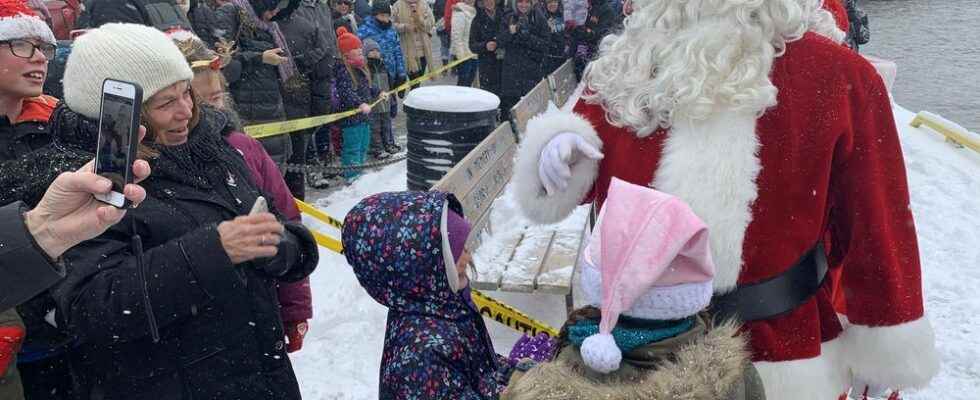 Port Dover gives Santa warm welcome on cold blustery day