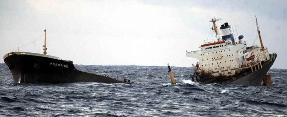 Spain commemorates the 20th anniversary of the sinking of the