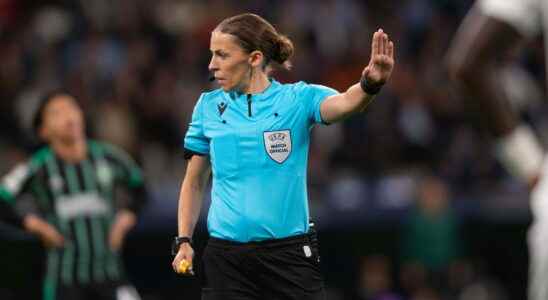 Stephanie Frappart who is the French 4th referee of Mexico