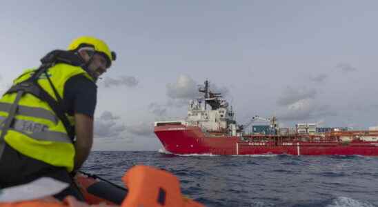 The Ocean Viking welcomed in France The migrant boat is