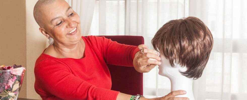 Wigs to stay yourself in the face of cancer