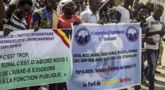 in Ndjamena militants of the Les Transformateurs party forced to