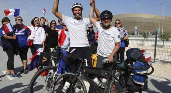 two French supporters make the bet to reach Qatar by