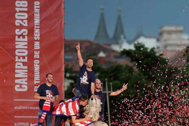 Godín, Gabi, Torres and Koke in Neptuno with the 2018 Europa League