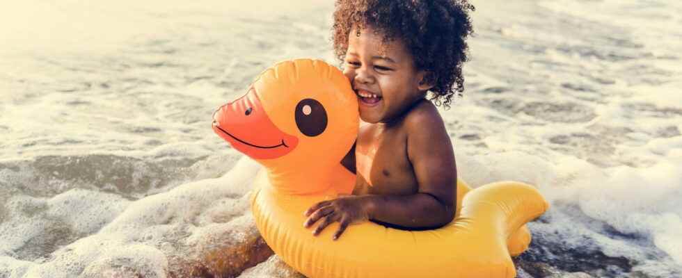 Accessories to protect baby at the beach