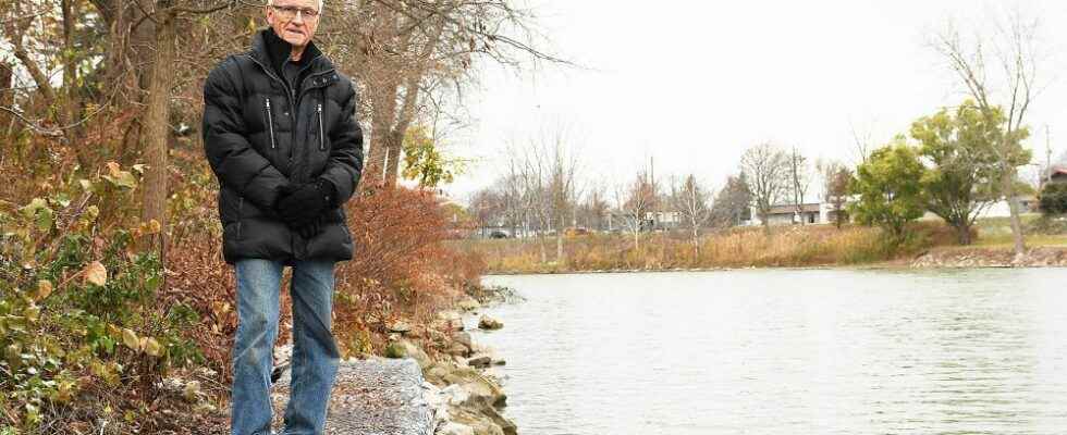 Chatham man builds gabion wall on Thames property