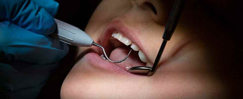 Dental clinic loses support after fiasco