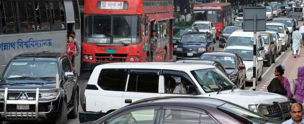 Dhaka gets its first metro