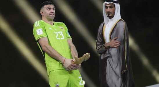 Emiliano Martinez misplaced golden glove and minute of silence for