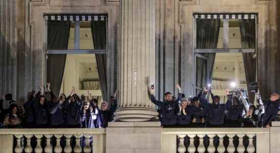 French team smiles and images of communion place de la