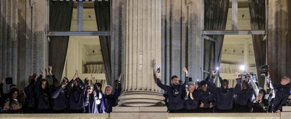 French team smiles and images of communion place de la