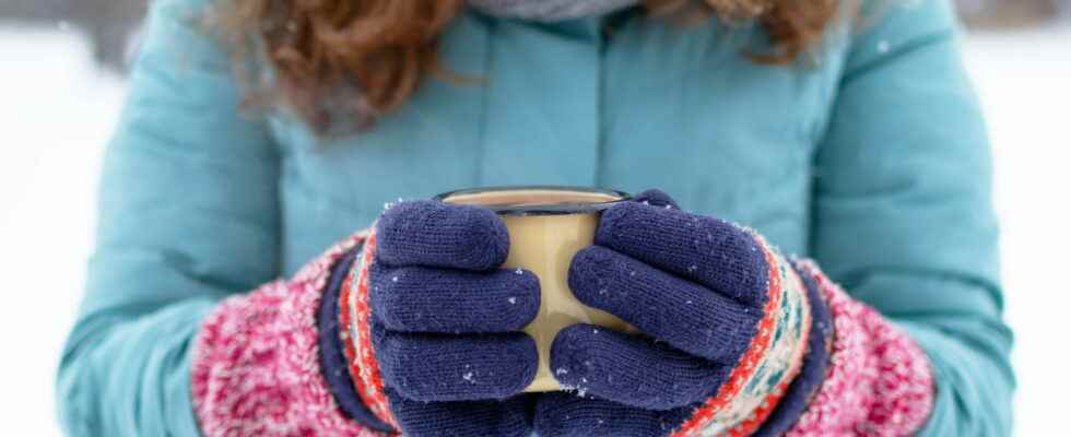 Hands always cold causes how to warm them up