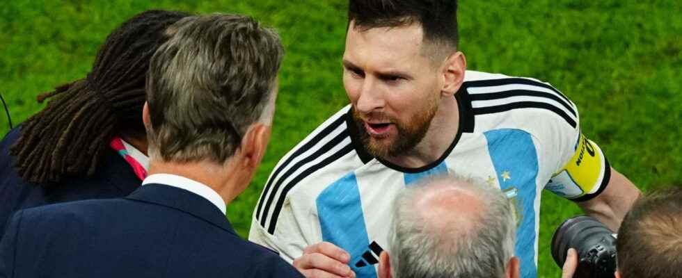 Lionel Messi the referee Van Gaal Wout Weghorst… The image