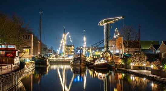 More than ten thousand candles illuminate Vreeswijk People look forward