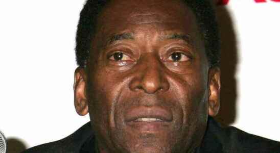 Pele his cancer progresses and his health worsens