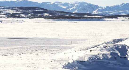 Snowmobiles went through the ice men died