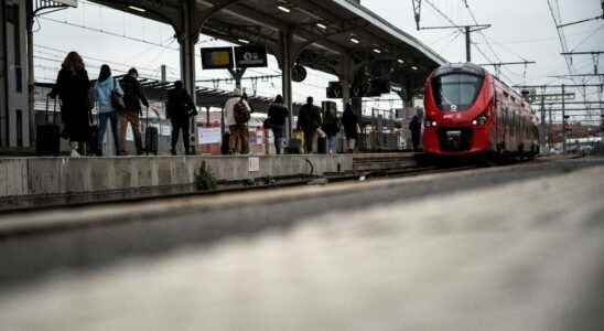 Strikes at the SNCF at the hospital Unions overwhelmed by