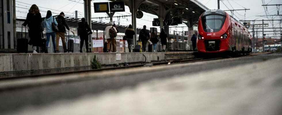 Strikes at the SNCF at the hospital Unions overwhelmed by