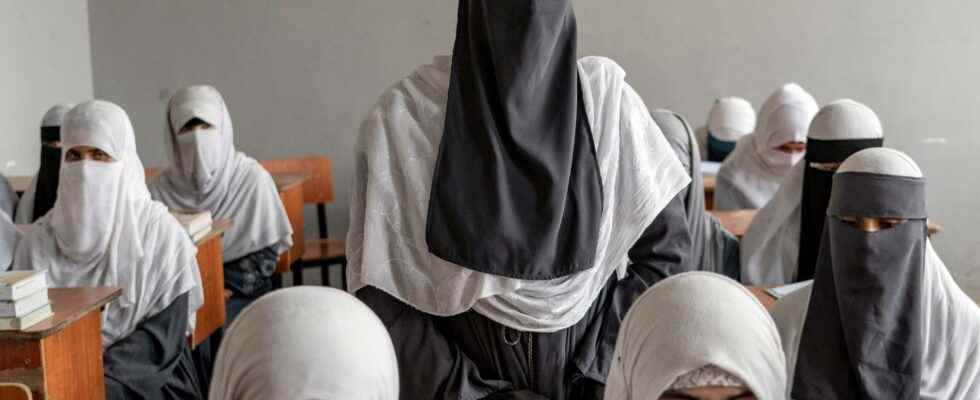 Taliban allow girls to graduate