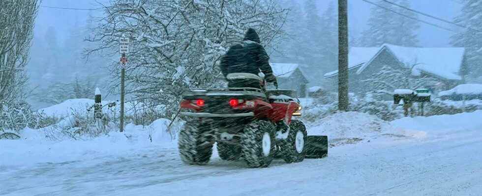 The bomb cyclone moves in over the USA weather