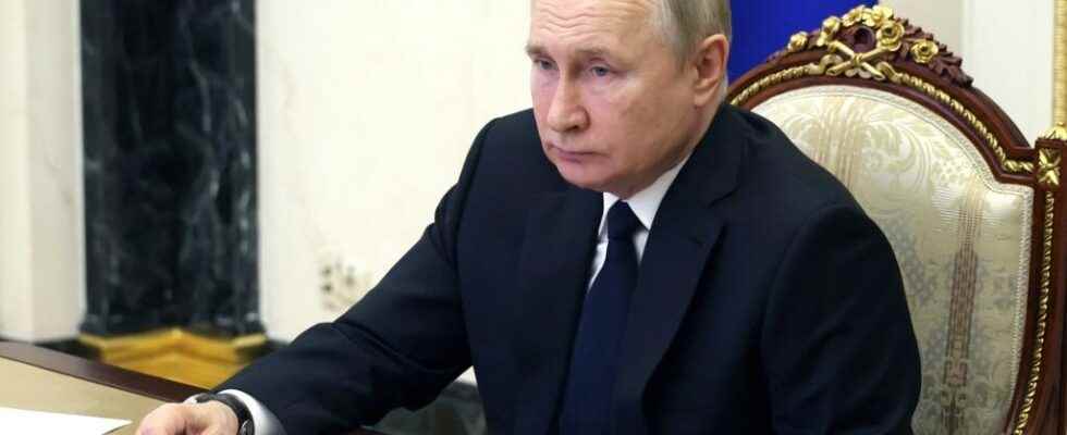 Vladimir Putin inaugurates a new gas field in Siberia to