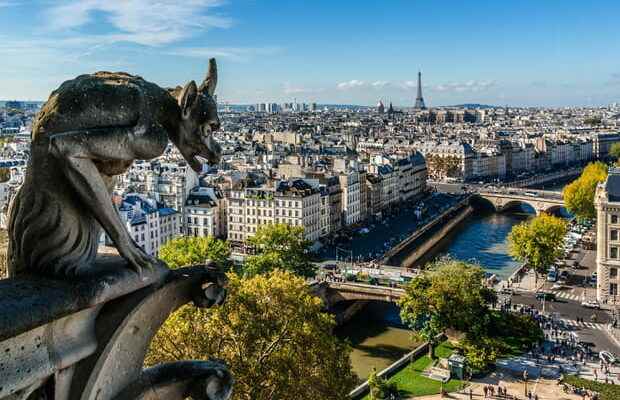 Walk in medieval Paris