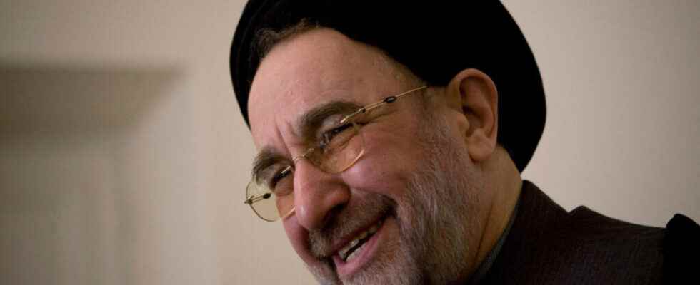 former president Khatami backs student protesters