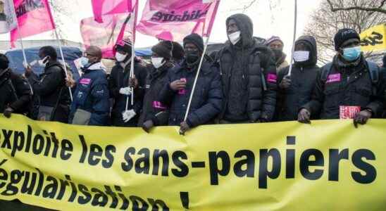 several thousand demonstrators in Paris