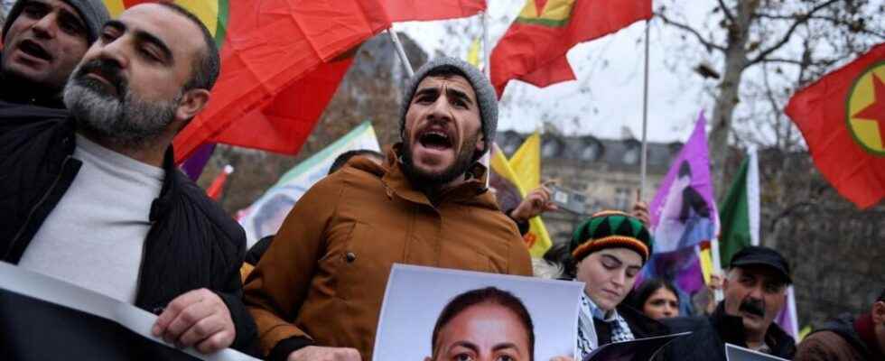 several thousand demonstrators in Paris the racist motive retained