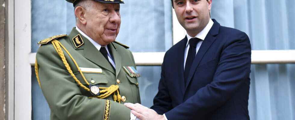 Algerian Chief of Staff Said Chengriha received in Paris